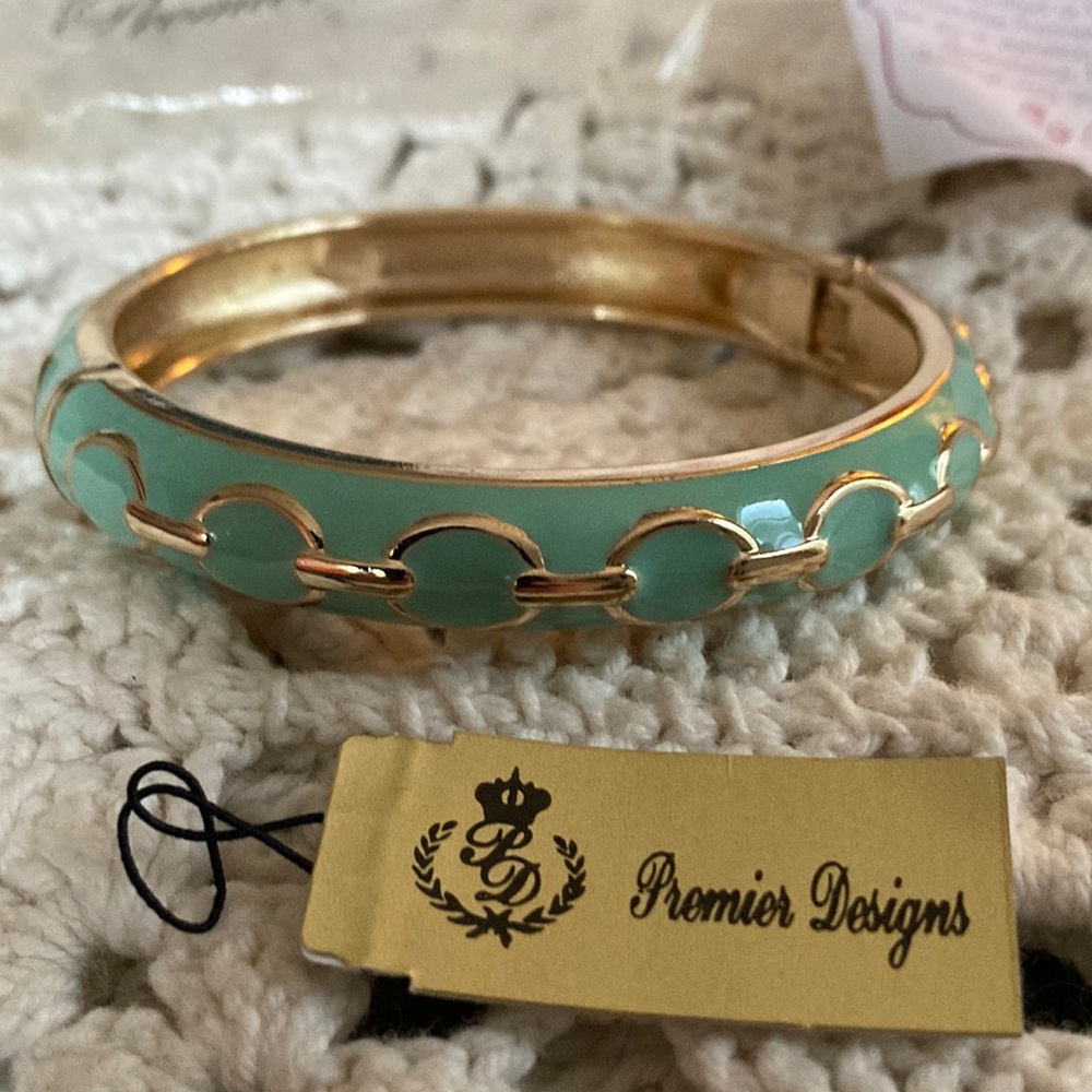 Premier Designs “PISTACHIO” Mint Green Bracelet new